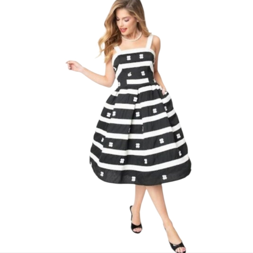 Barbie Unique Vintage Black & White Floral Retro Summer Dress w/Pockets